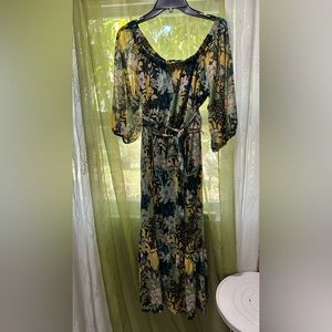 **FALL ITEM ** Beautiful summer dress off shoulder dress size M